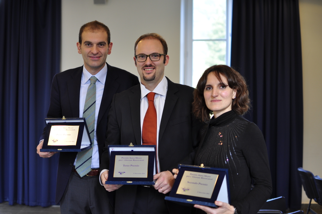 da sinistra il vincitore Giuseppe Indolfi, il terzo premiato Davide Mei e la seconda classificata Valentina Cetica