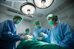 chirurghi-sala-operatoria-3