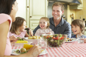 famiglia-bambini-cibo