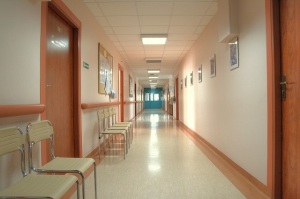 ospedale-corsia-vuota