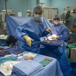 Rara complicanza in gravidanza gemellare: intervento di successo all’ospedale Buccheri La Ferla