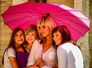 gruppo-donne-ombrello