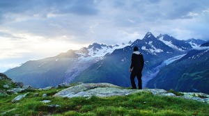 uomo-montagna-escursione